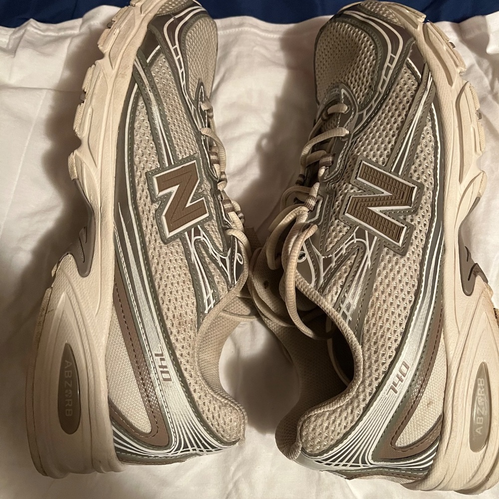 New Balance Shoes - Picture 2 of 4